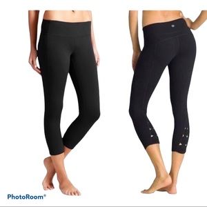 Athleta Black Power X’s & O’s Capri Leggings Small